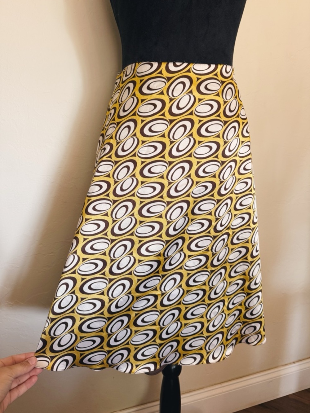 Retro A-Line Midi Skirt in Yellow Oval Print